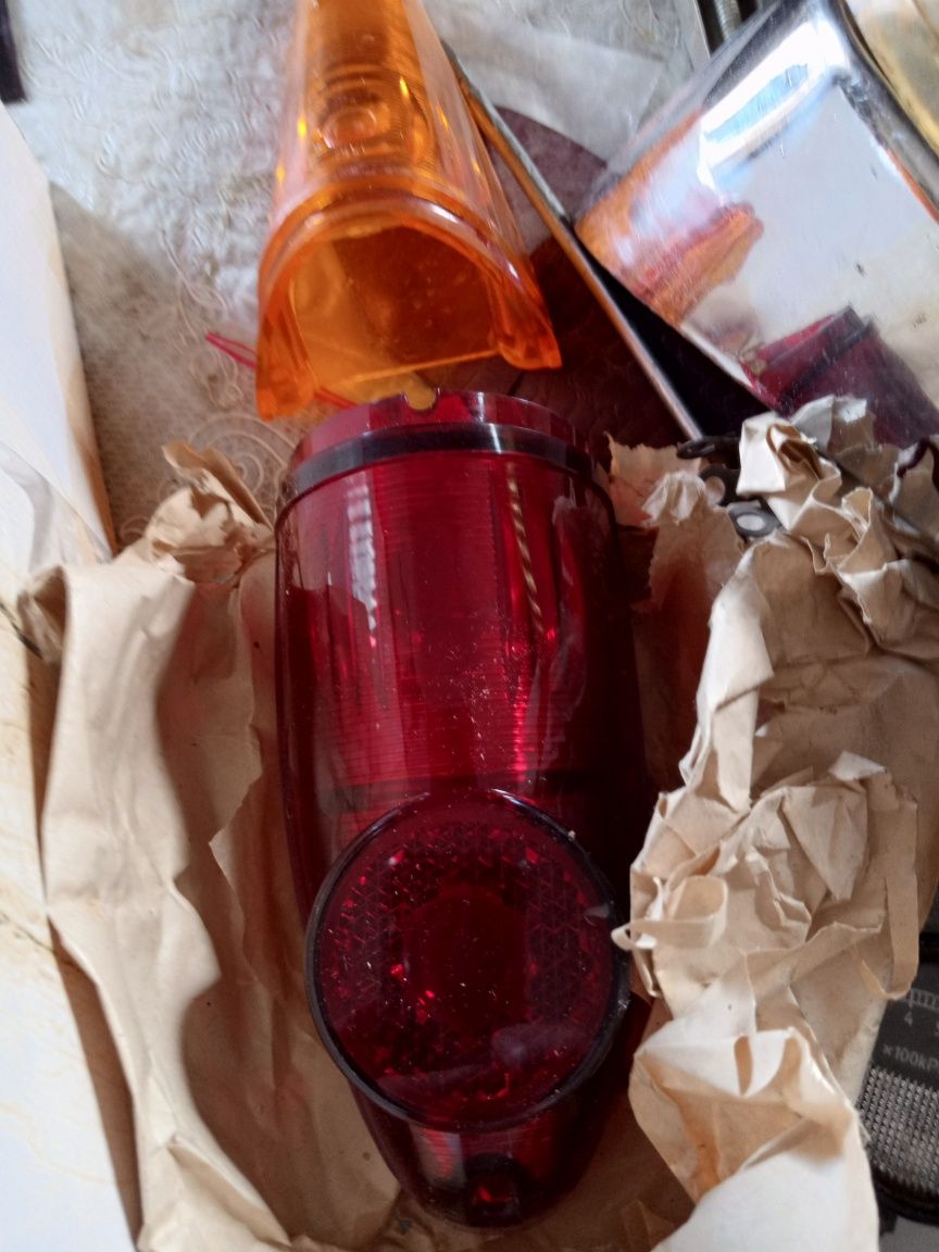 Продам задние фонари М-407