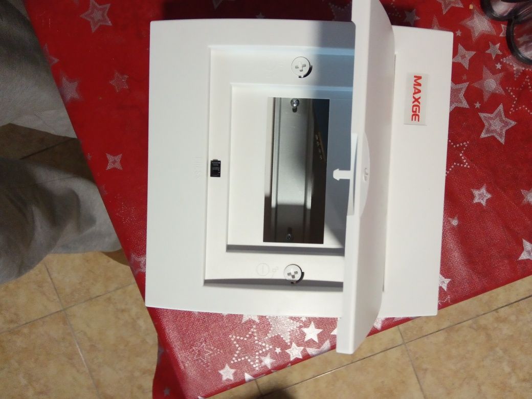 Vendo quadros elétricos de encastrar NOVO e 1 usado de 6 (oferta)