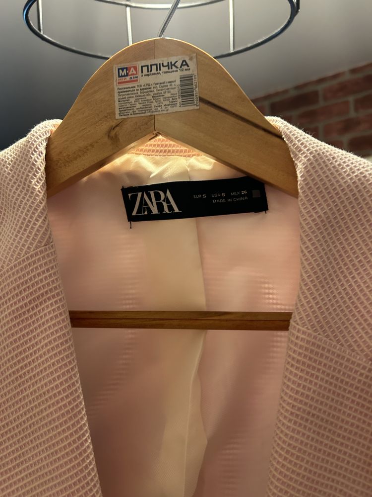 Укорочений літній піджак zara рожевий