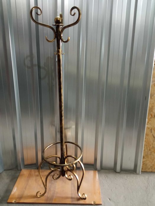 Вішалка для одягу.кована