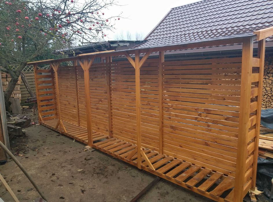 Drewutnia na drewno domek skladzik na narzedzia dost od reki