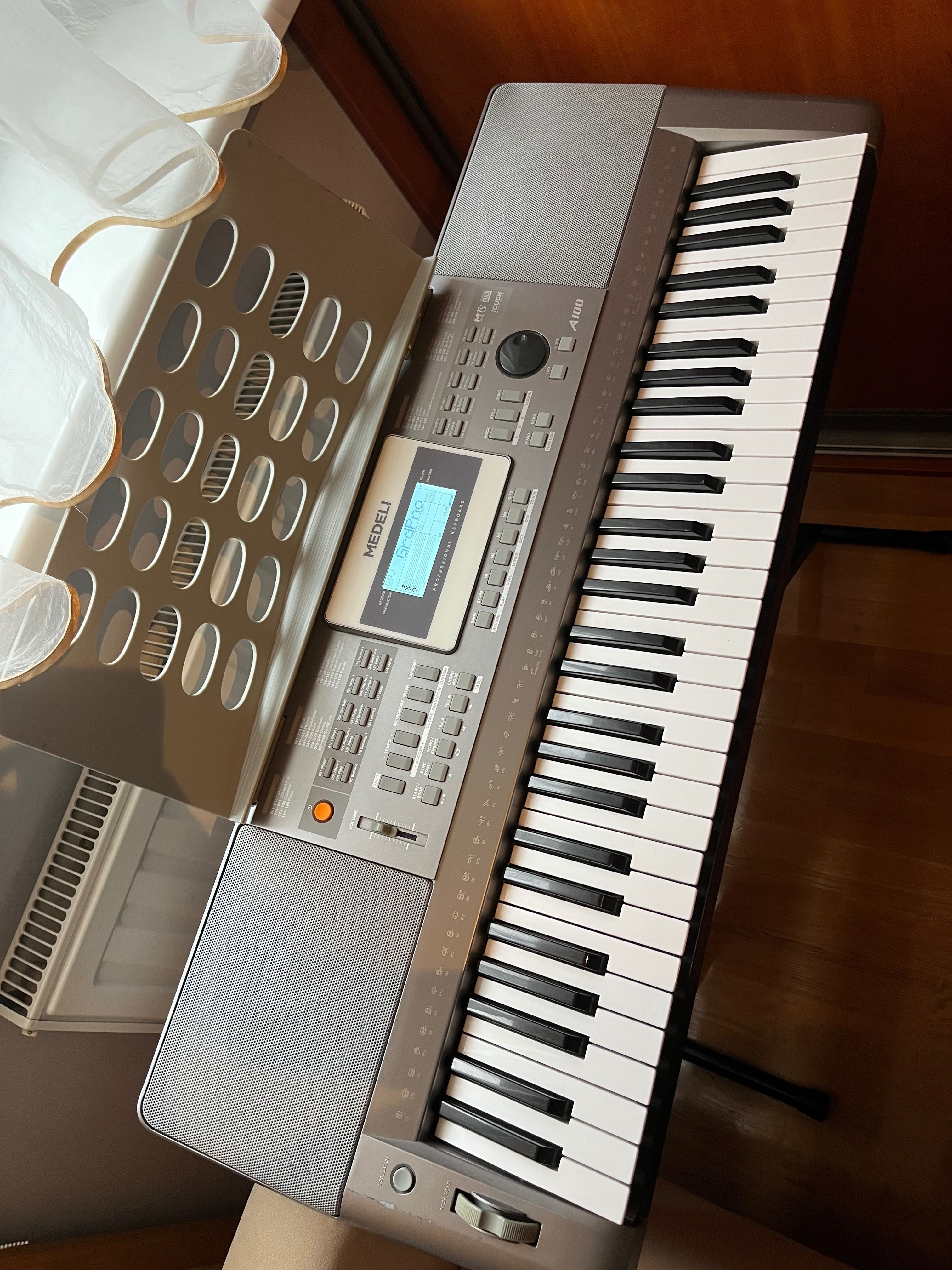 Medeli A100 Keyboard Piano + Stand – Great Condition!