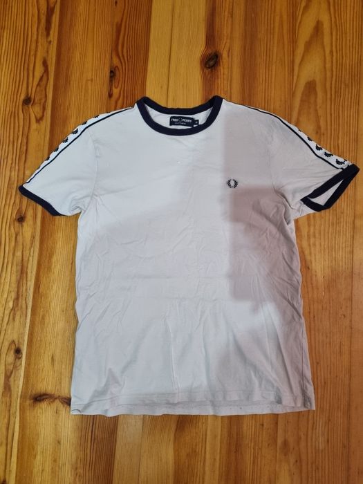 Футболка Fred Perry на лампасах