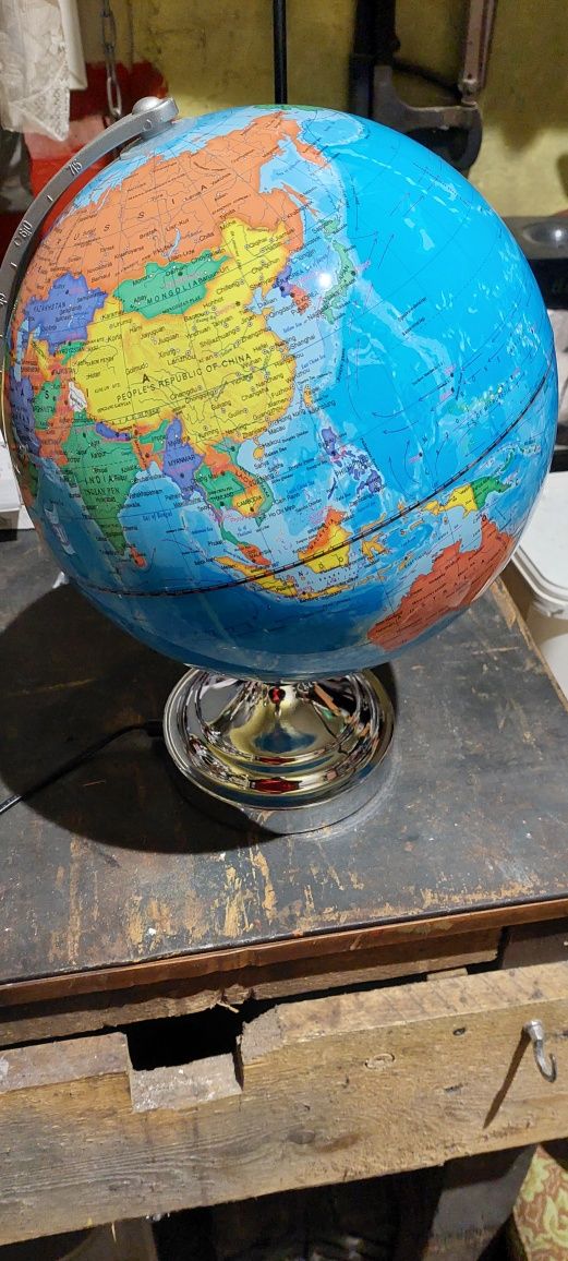 Lampka w kształcie globusa