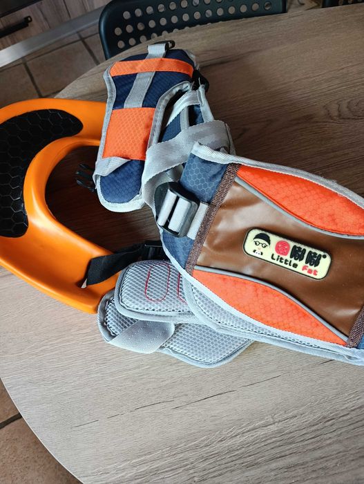 Porta bebés e crianças aos ombros