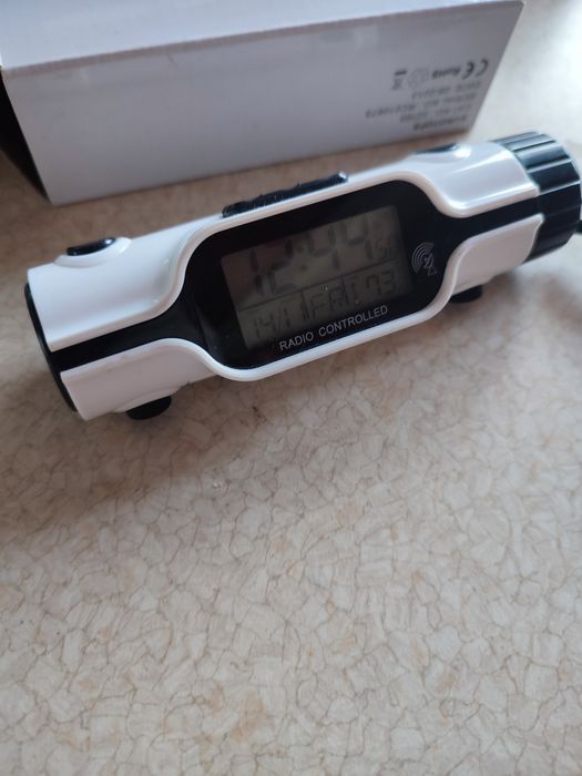 Многофункциональные электронные часы, будильник, термометр, календарь,