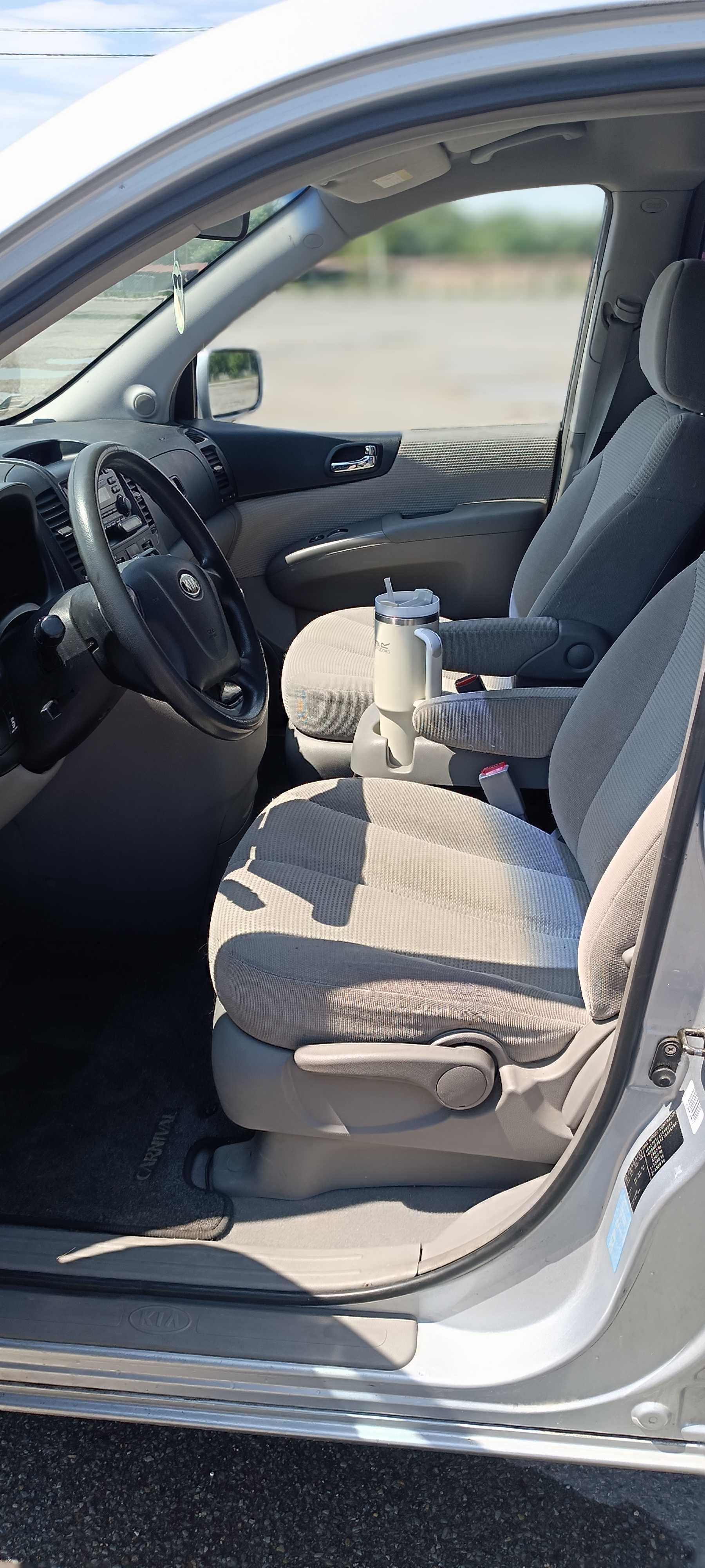 Kia Carnival van / mini-kamper