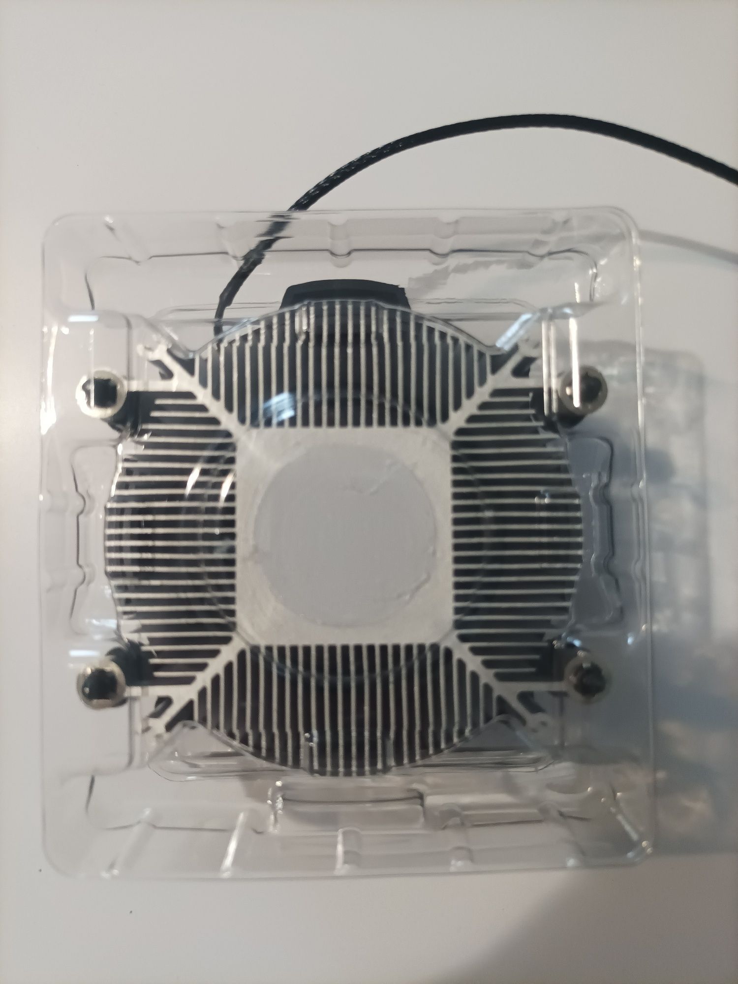 Chłodzenie procesora z radiatorem (AMD)