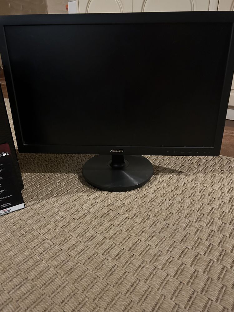 Computador e monitor