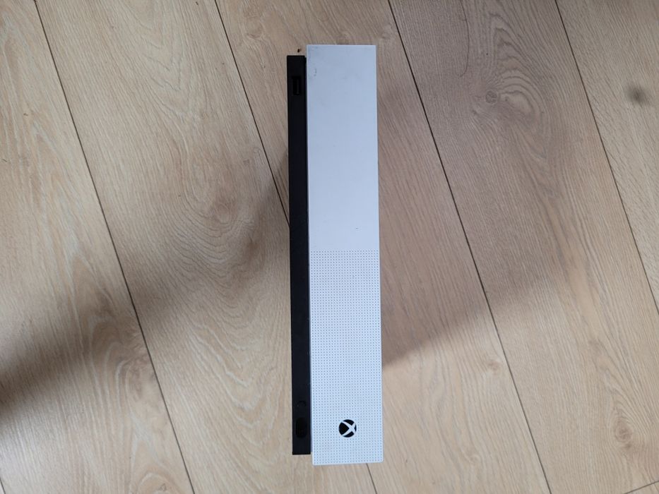 Xbox one s 1tb + pad