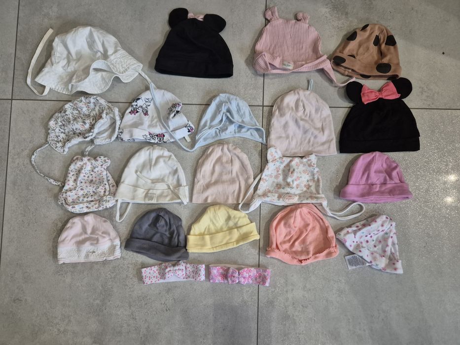 Czapeczki i opaski dla dziewczynki  21 szt.