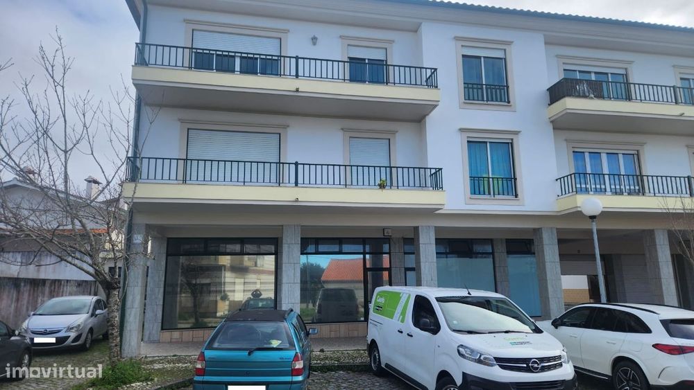 2 Lojas para Comércio - Boa Localização - Valor Negociável