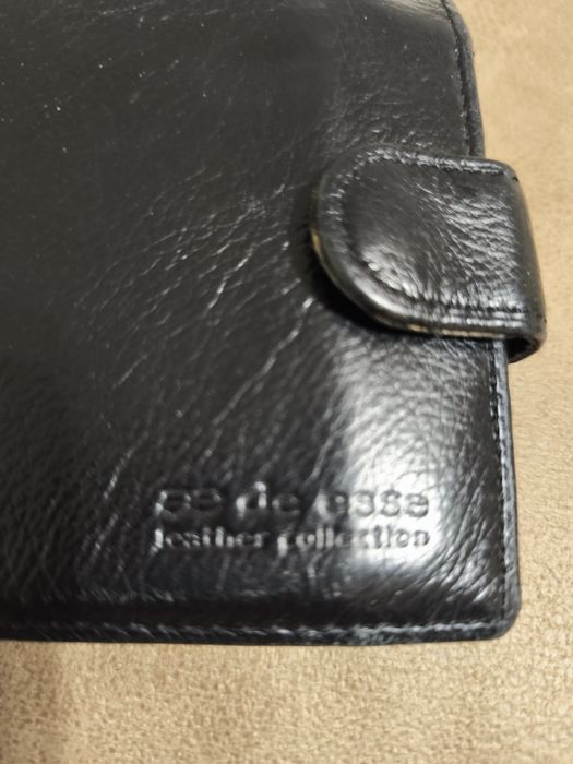 Гаманець чоловічий чорний шкіряний De Esse