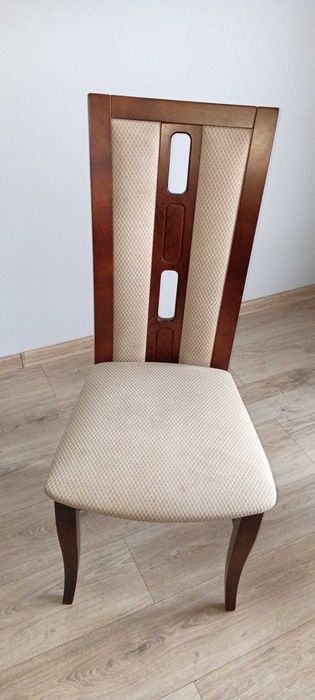 Stół na 12 osób +12 krzeseł.