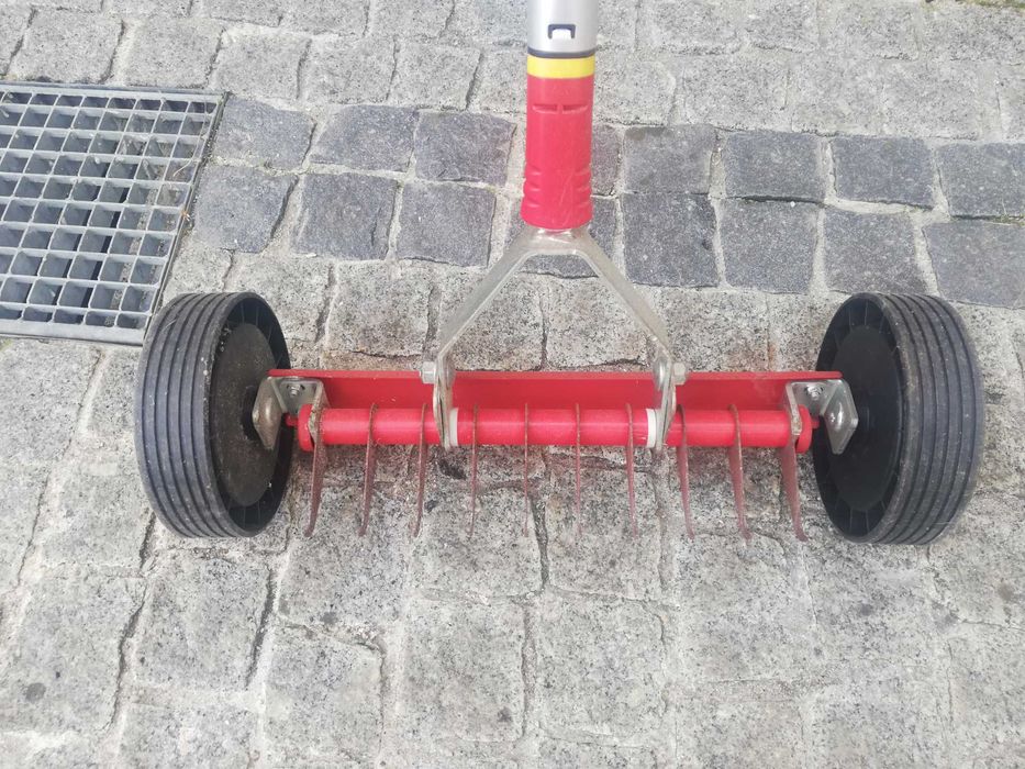 Escarificador Manual de Rolo Wolf com Cabo – Como Novo