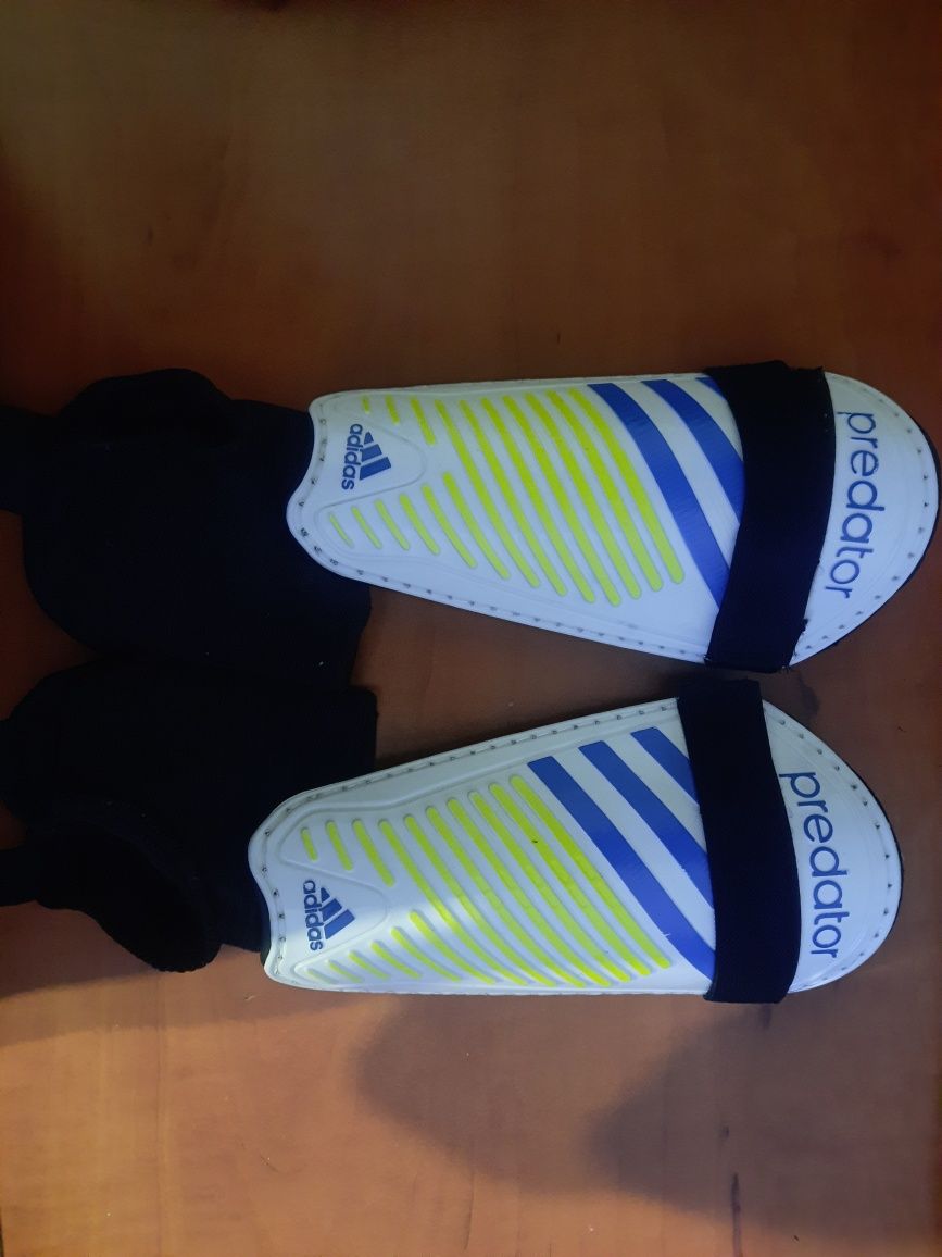 Ochraniacze piłkarskie Adidas Predator