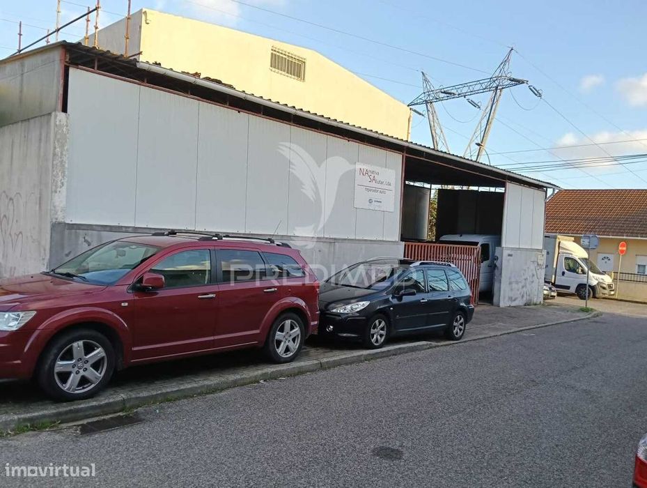 Armazém/Oficina Auto em Moinhos da Funcheira (Amadora)