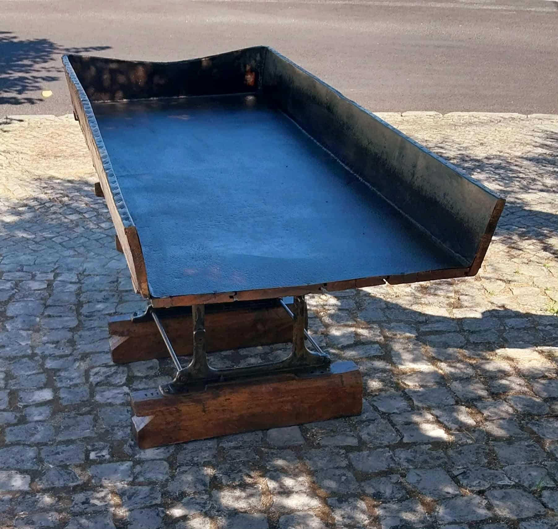 Antiga Mesa de Salão (levando respetivo Vidro) em Ambientes Rústicos?