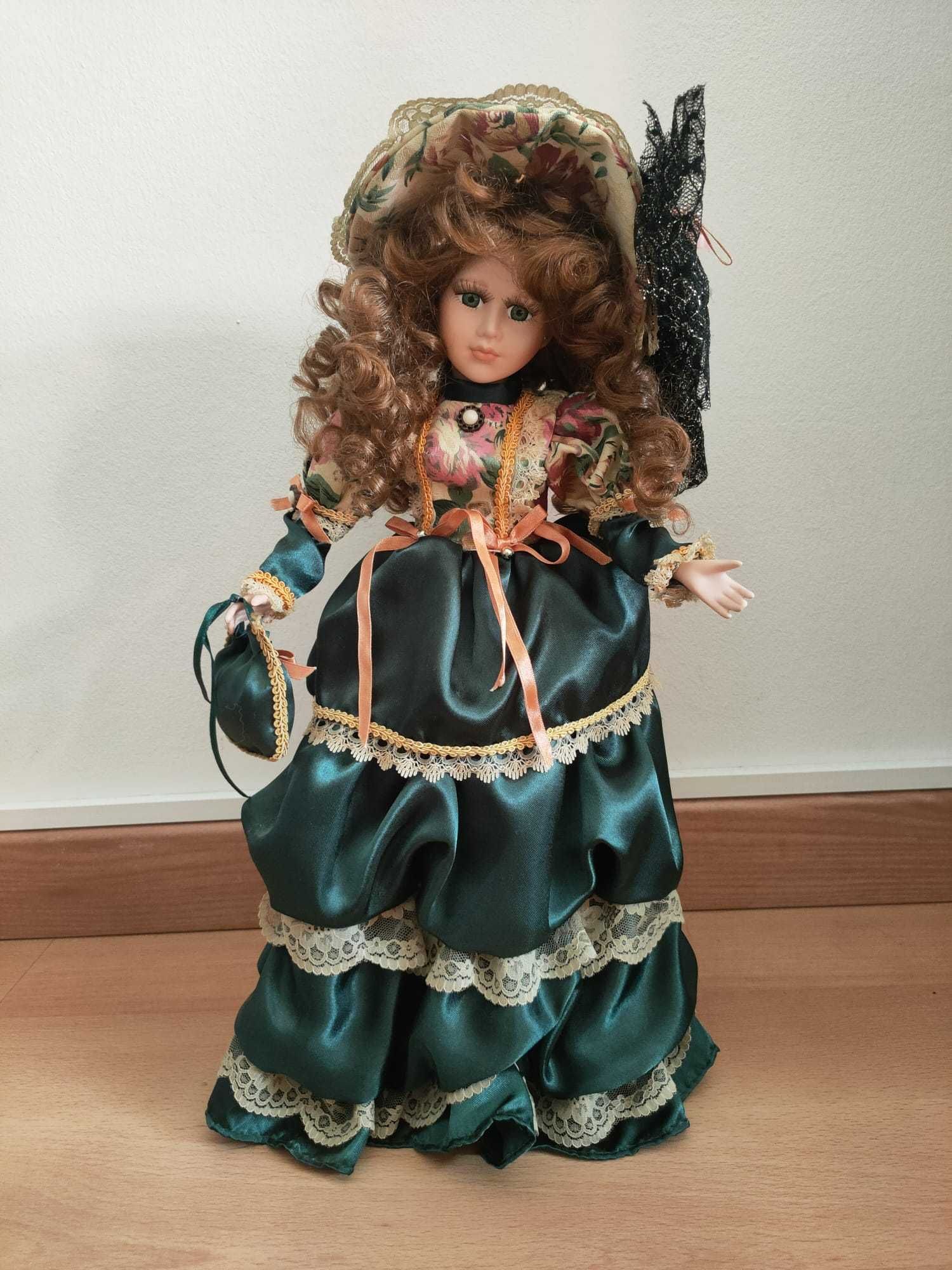 Boneca de porcelana antiga