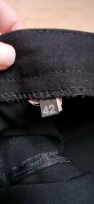 Eleganckie klasyczne spodnie damskie na kant 42