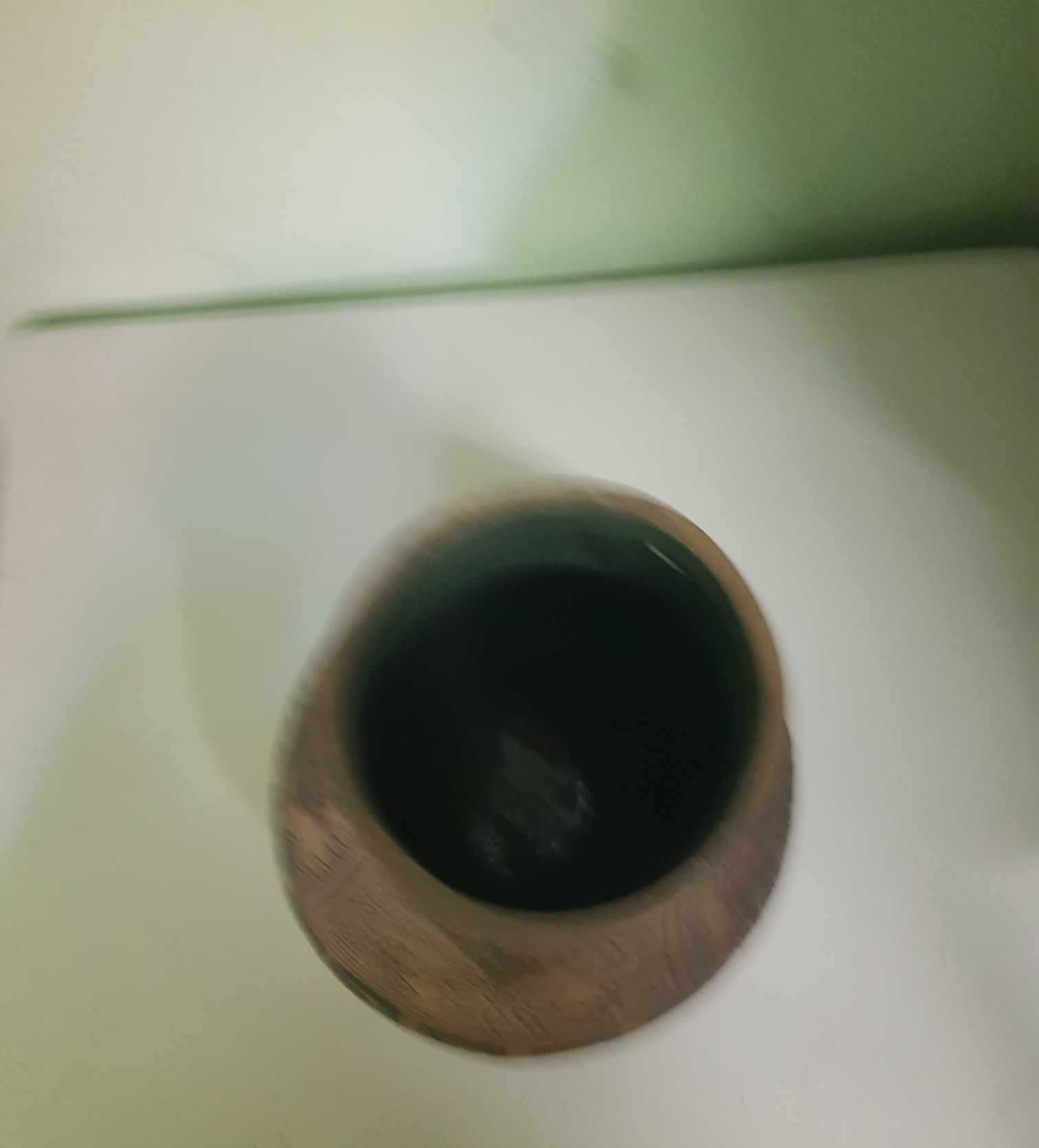 Púcaro de 3 Pernas Egípcio desenhos em relevo pintado à mão