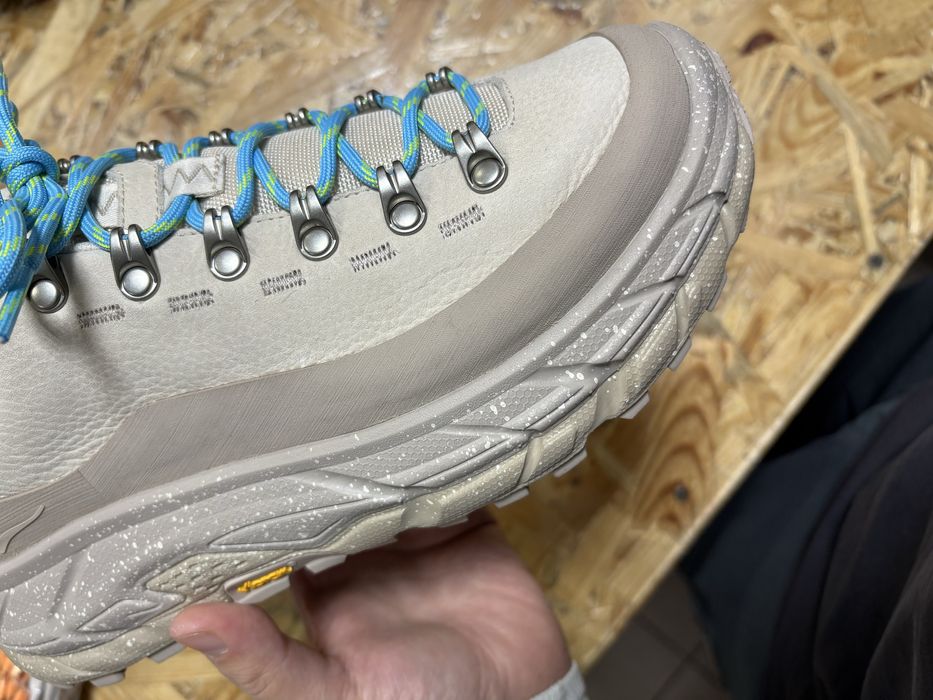 Жіночі трекінгові кросівки для міста Hoka Tor Summit 2 розмір 40