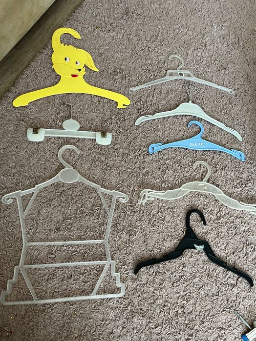 Вешалки, вішаки дитячі і дорослі
