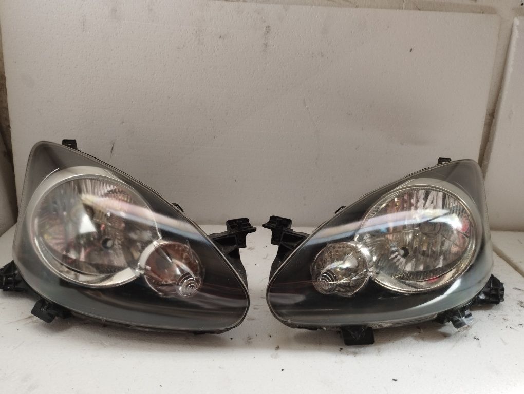 Toyota Aygo 1 lampa przednia przód lewa, prawa