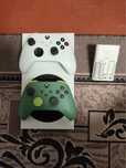 Продам Xbox S в хорошем состоянии .