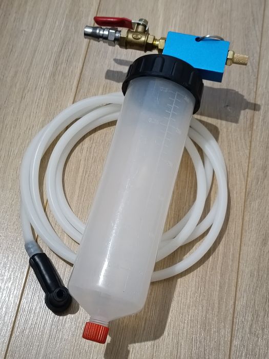 Инструмент для прокачки тормозов. Система для прокачування галь