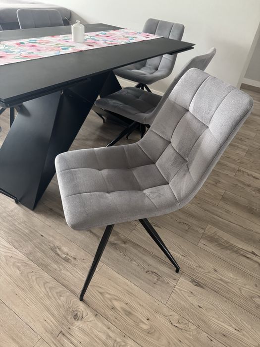 Zadbane 2 krzesła welurowe kolor monolith 84