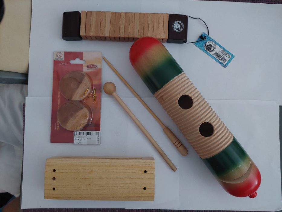 Instrumenty Kokoriko, Guiro, Kastaniety