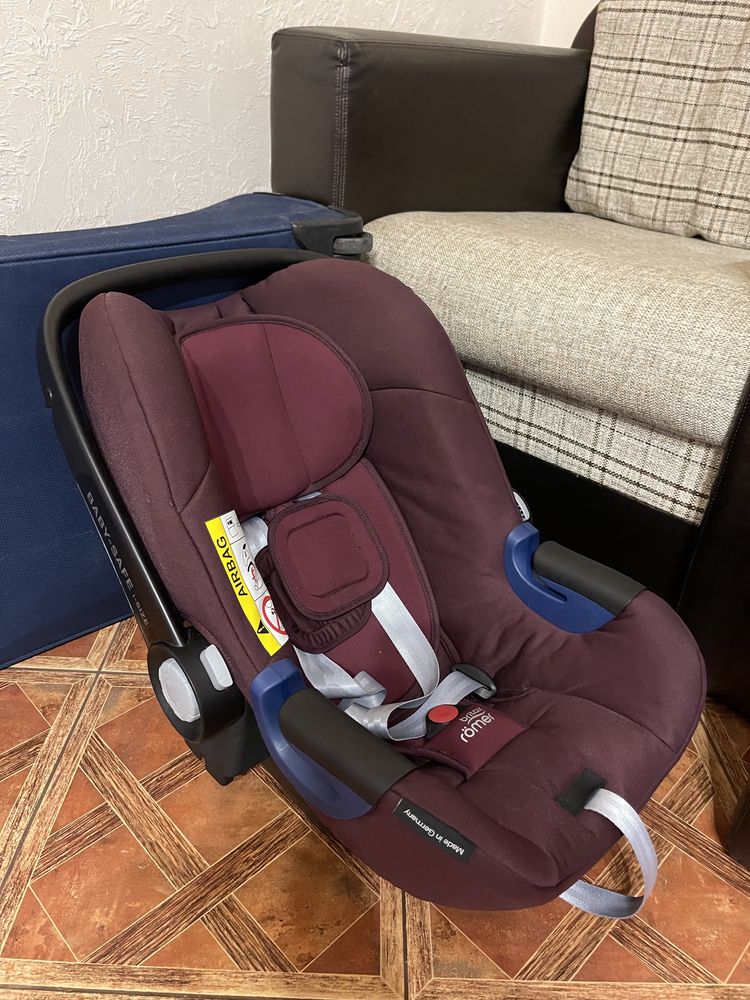 Детское кресло в машину britax romer baby safe i size