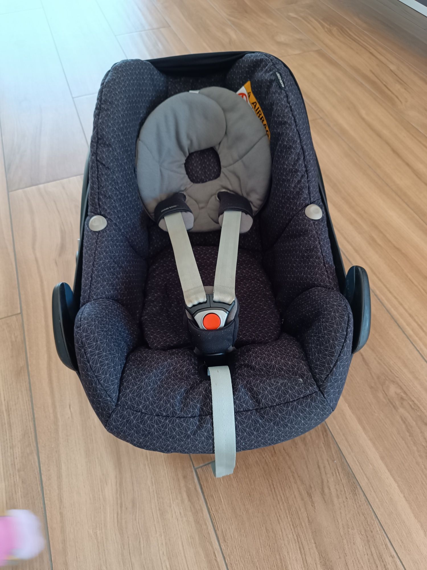 Fotelik samochodowy nosidełko Maxi Cosi Pebble