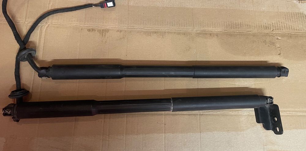 Siłownik klapy XC60