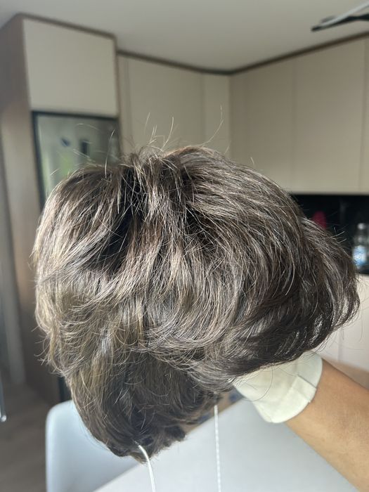Peruka brąz. Ciemna, kolor 4/8. Nie używana. Beauté de Femme