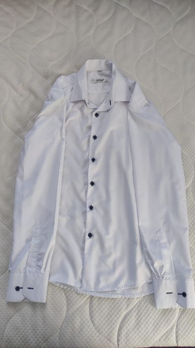 Стильні чоловічі сорочки, різні розміри