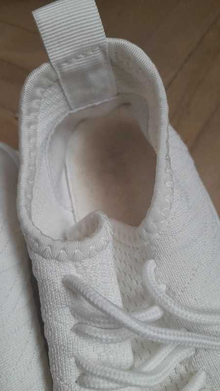 Białe sneakersy buty sportowe Deichmann