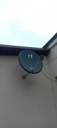 Antena satelitarna z uchwytem