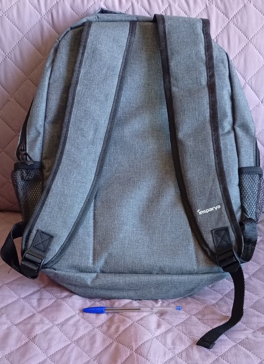 Mochila cinzenta