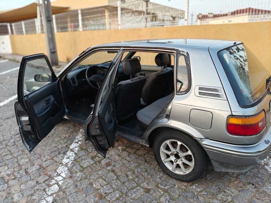 Toyota Corolla 1800D - 5 lugares
