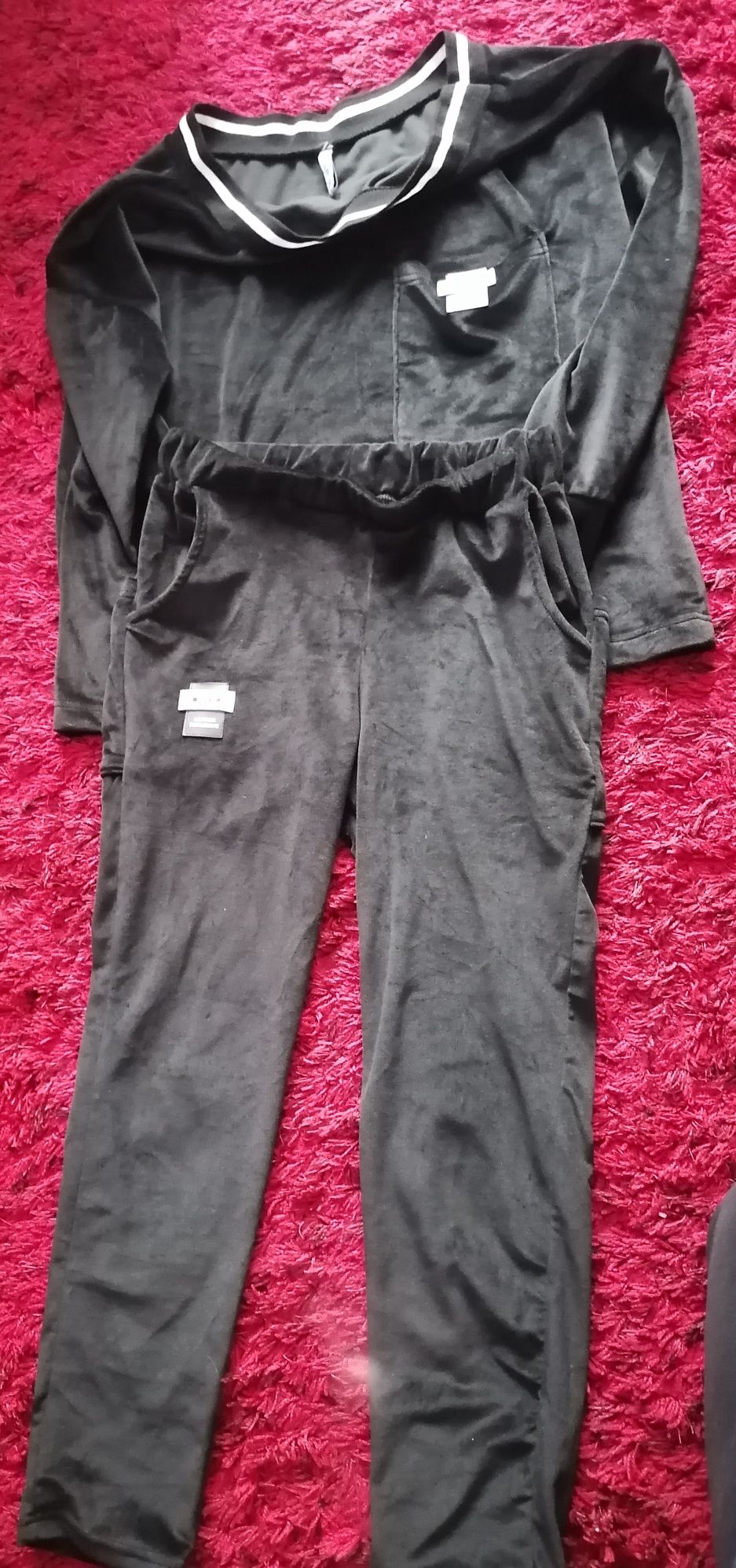 Czarny dres welurowy