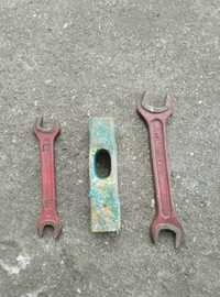 Ключі слісарні та молоток бронзові