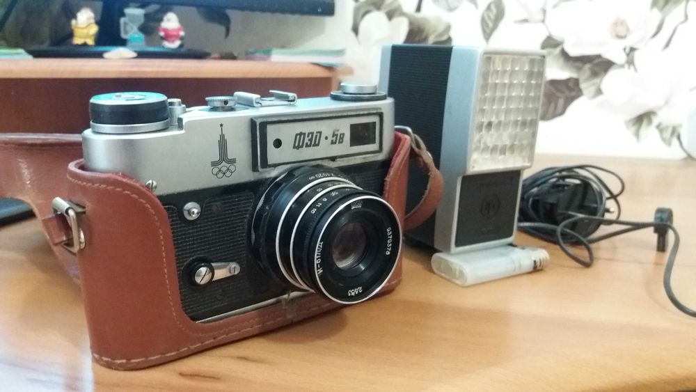 Продам фотоапврат ФЕД 5 з фотоспалахом