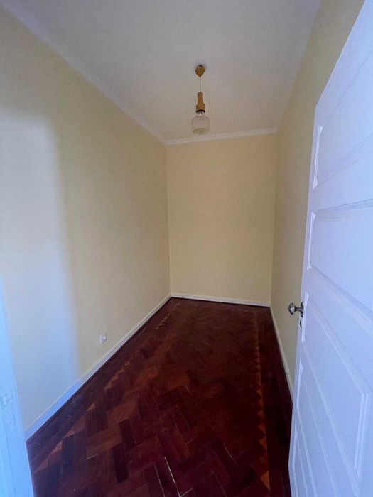 Arrenda-se apartamento em zona calma