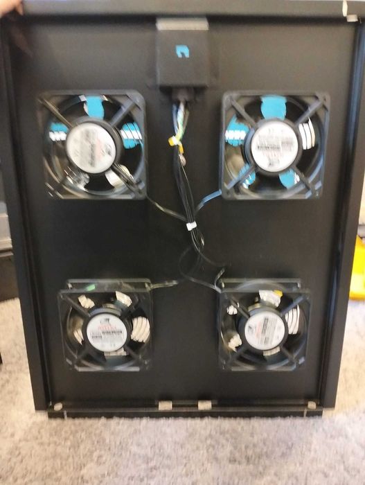 Pokrywa górna z wentylatorami do szaf RACK 19'