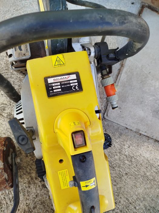 Moto cortador com disco diamante do e a água a gasolina