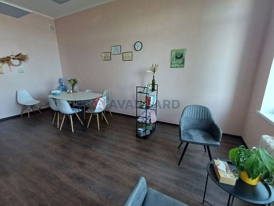 Продам 4-5 этаж нежилого помещения на набережной.