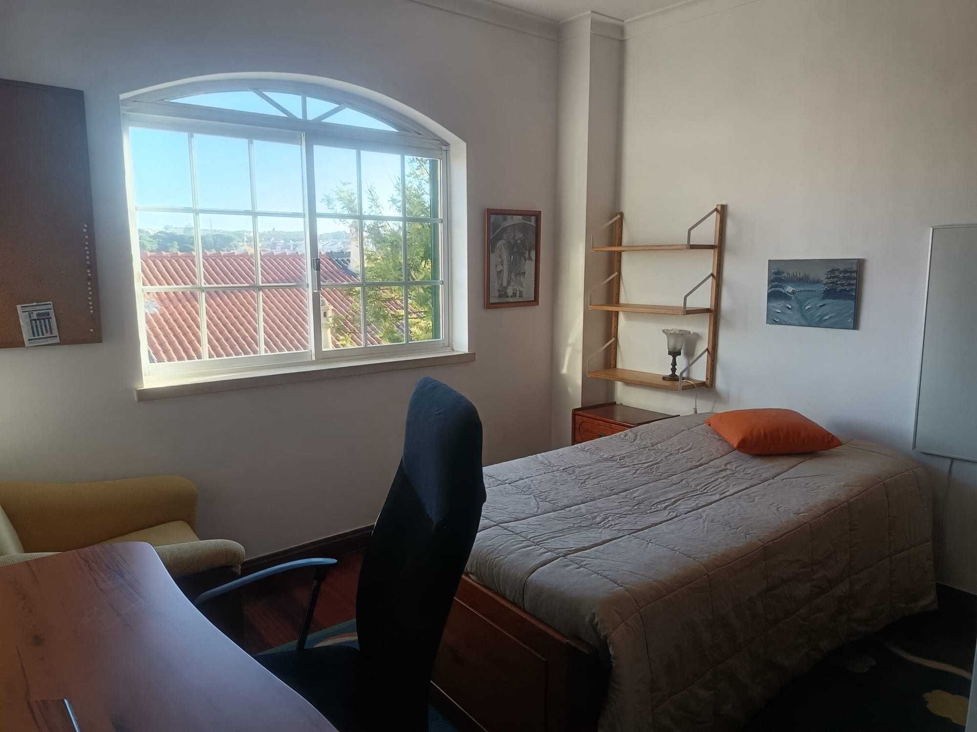 Arrendo quarto a estudante