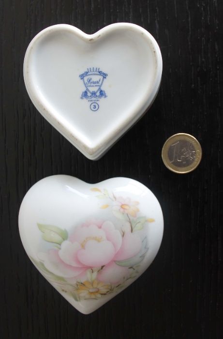 Pequeno guarda-jóias de porcelana em forma de coração da Porart